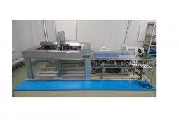 (株)石山製作所製『47インチフイルム貼付装置』