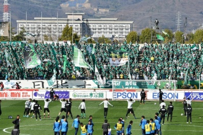 今年のホーム開幕戦（甲府　中銀スタジアム）の写真を追加しました